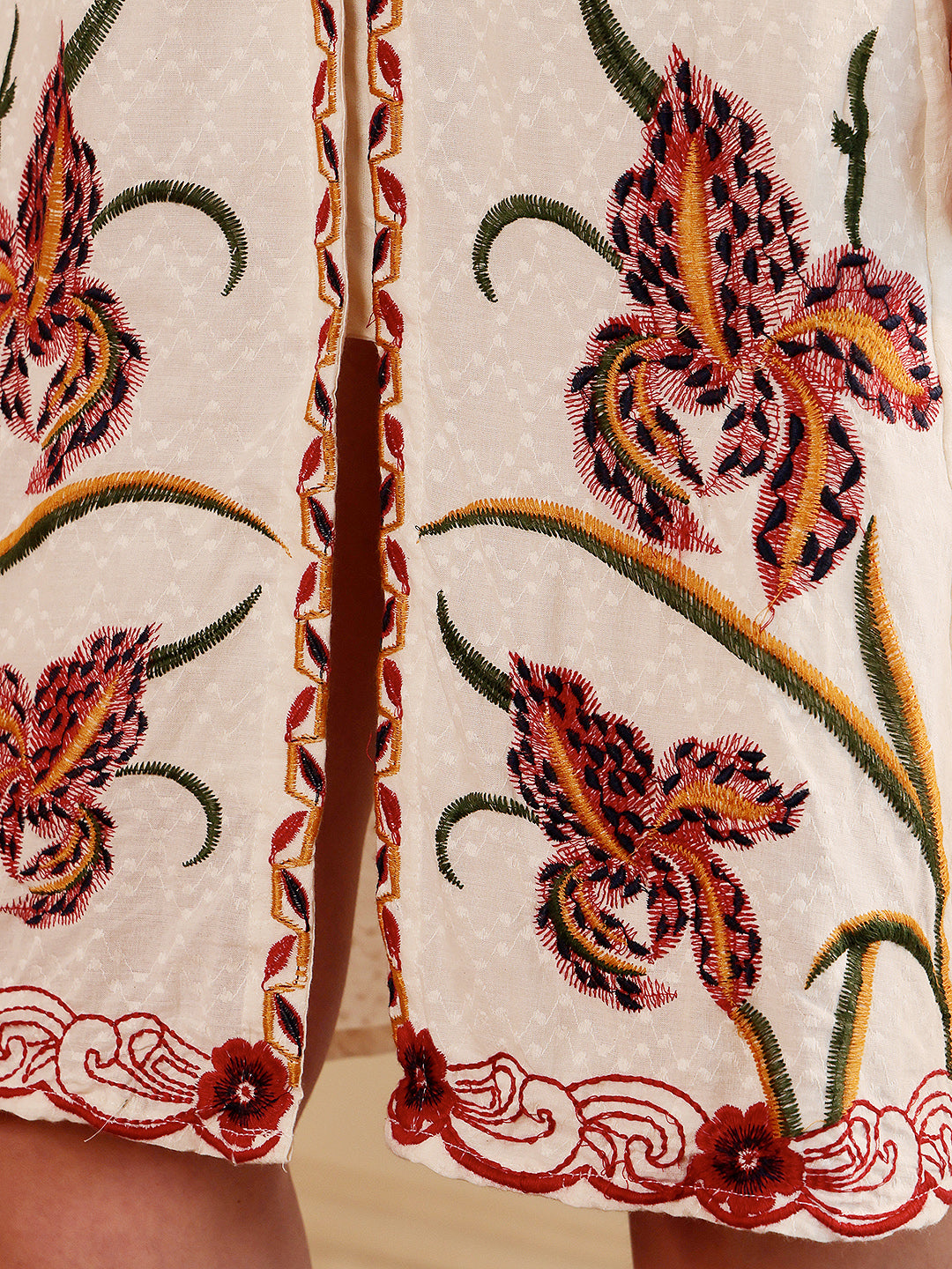 Elegant White Embroidered Floral Kurti With Mandarin Collar