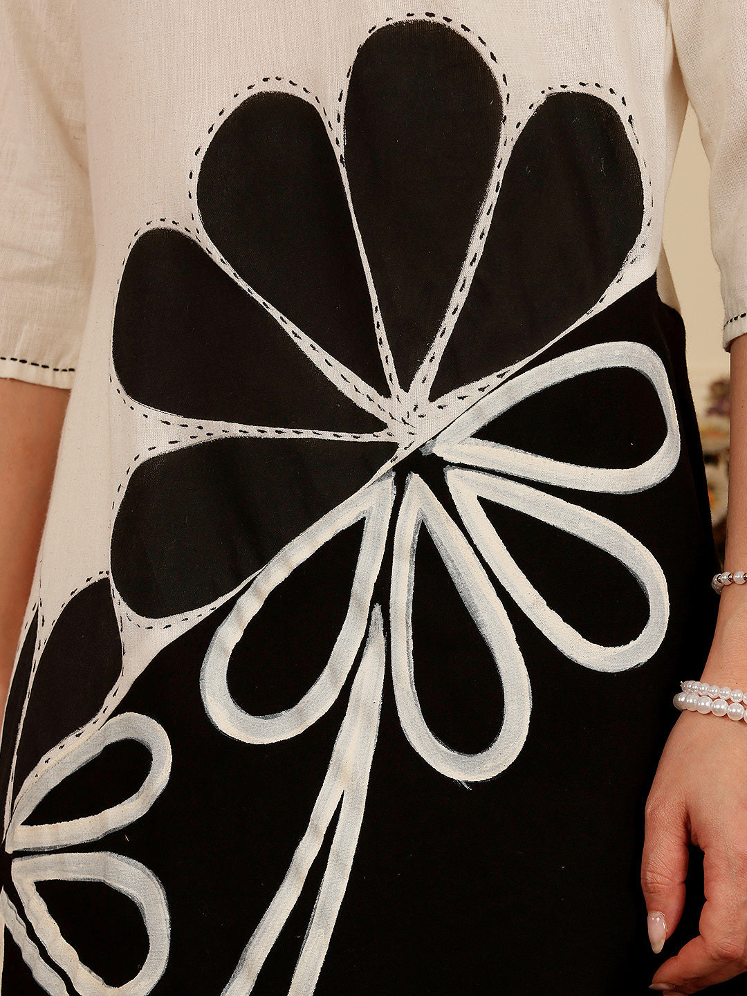 Women's Black And White Floral Print Kurta With Palazzo Set