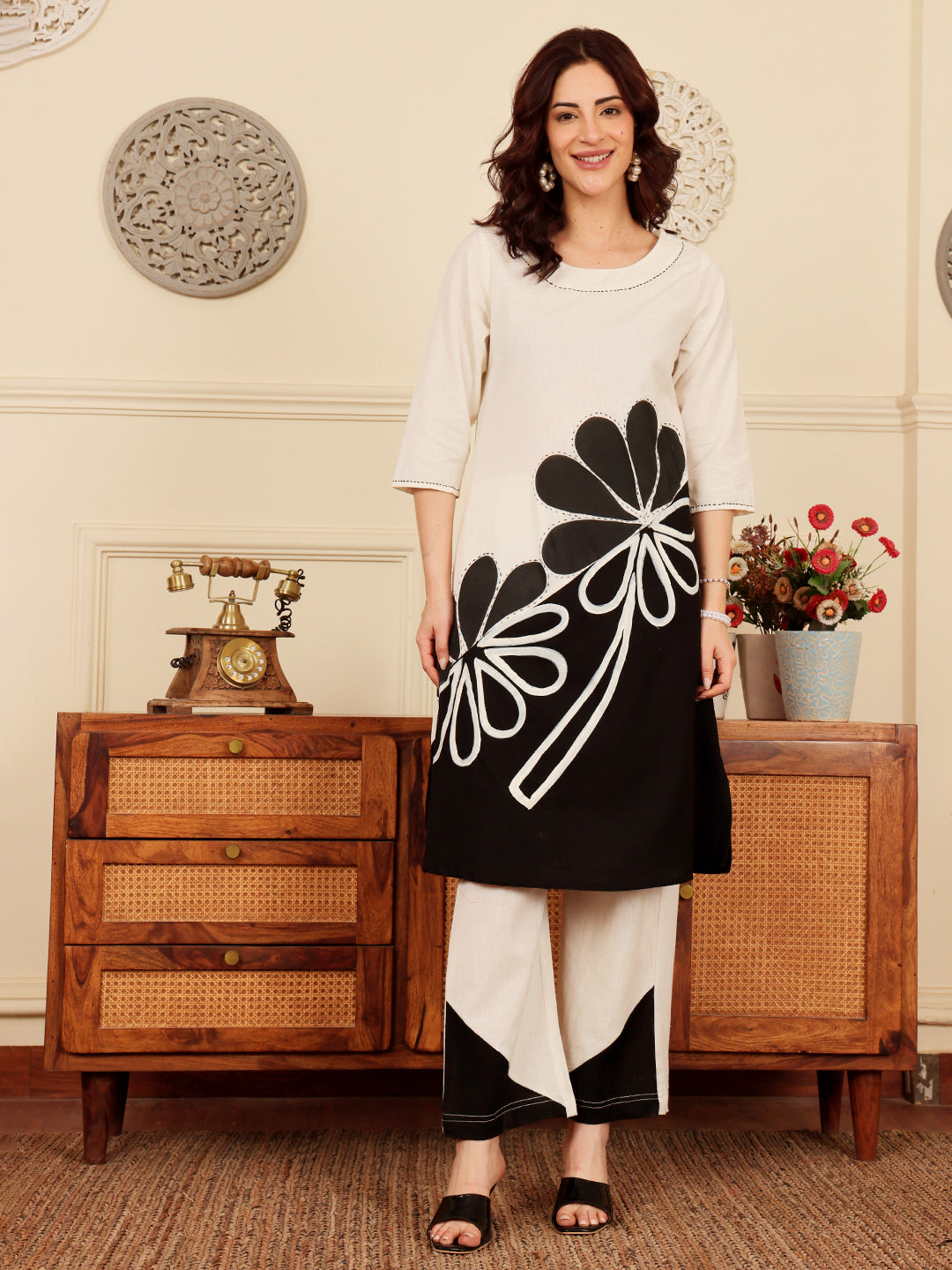 Women's Black And White Floral Print Kurta With Palazzo Set