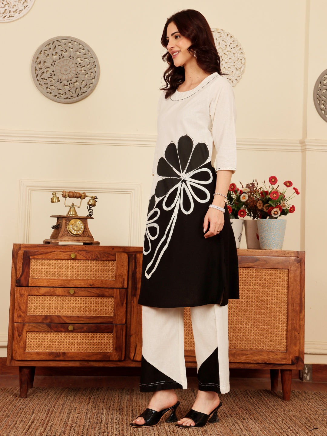 Women's Black And White Floral Print Kurta With Palazzo Set