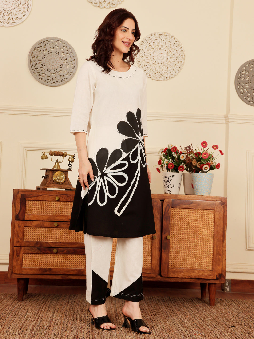Women's Black And White Floral Print Kurta With Palazzo Set