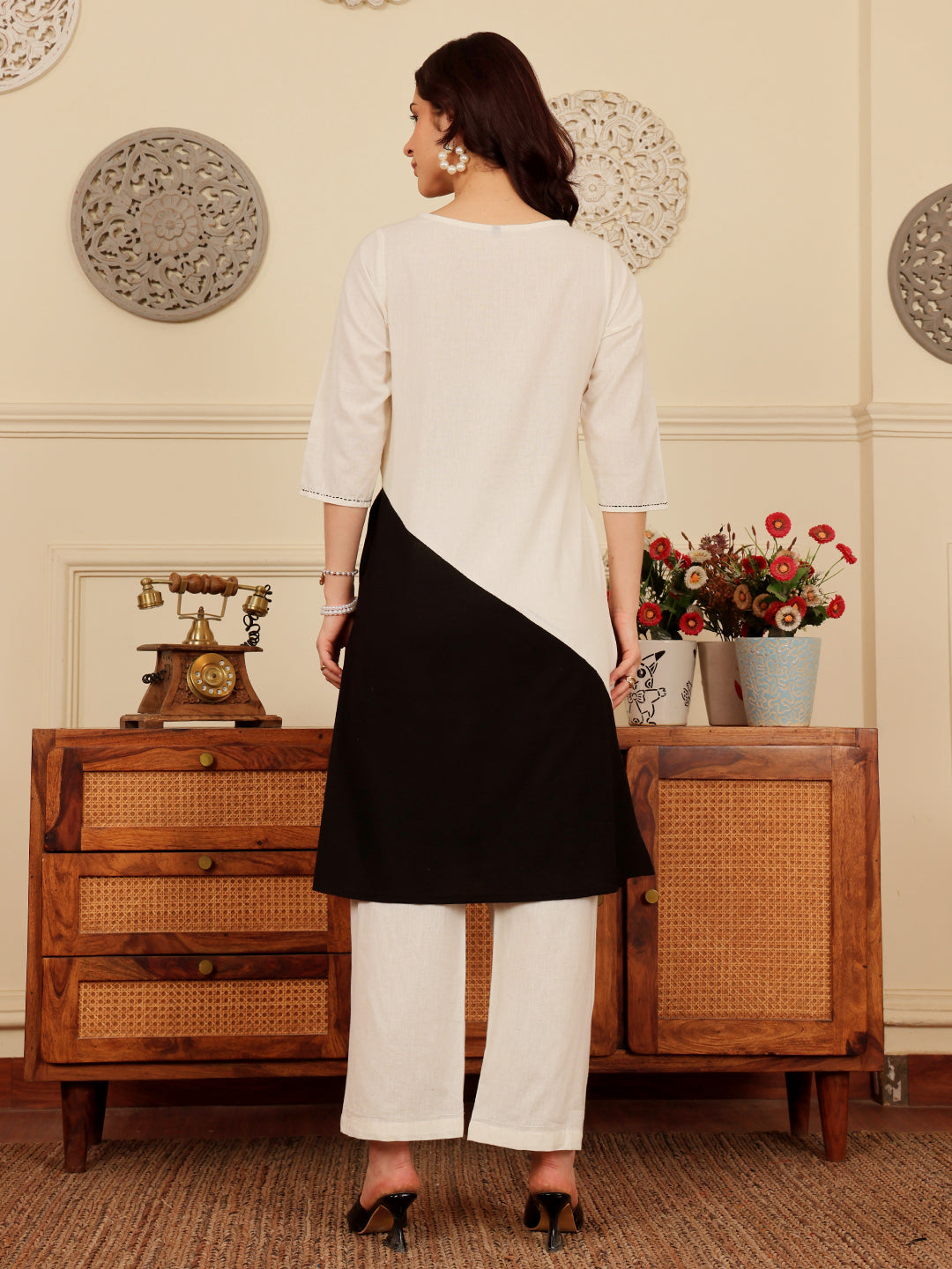 Women's Black And White Floral Print Kurta With Palazzo Set
